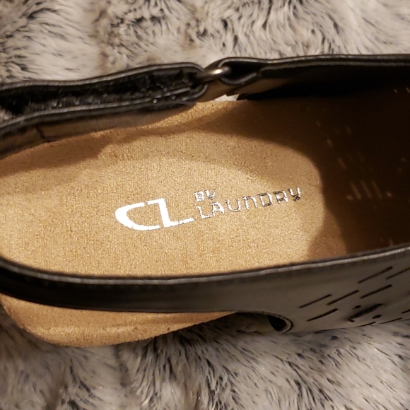 Sandals - Picture 7 of 7